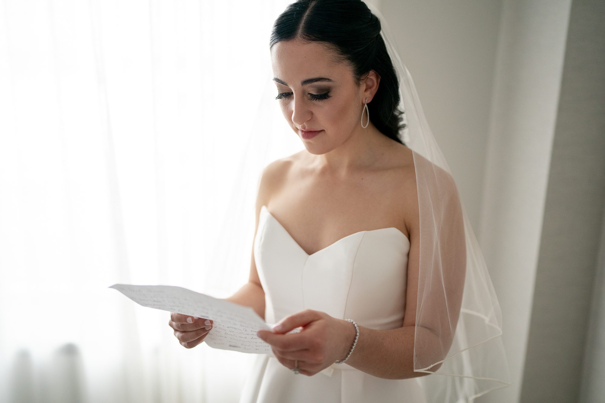 bride readin note